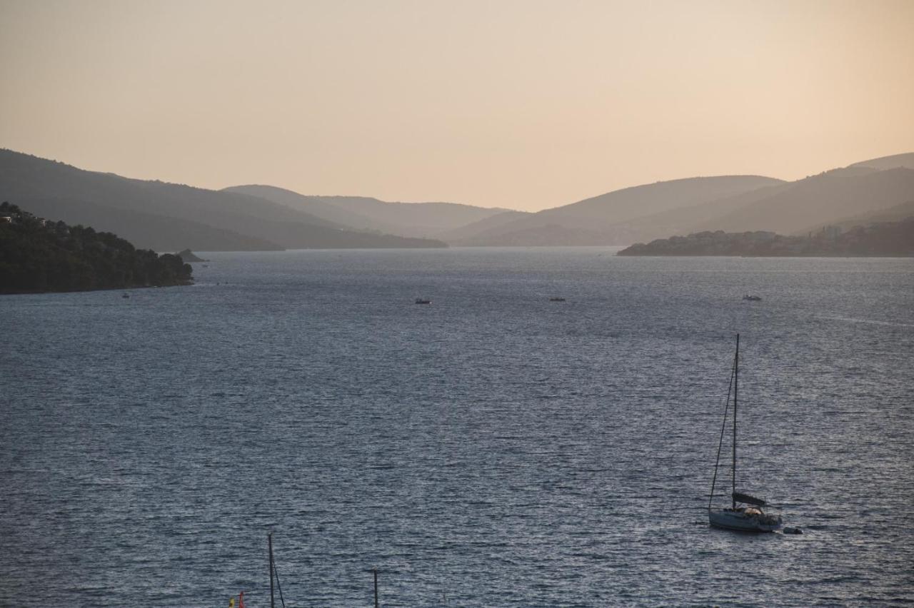 Brand New Aparment With Sea View & Swimming Pool At Ciovo - Villa Fiorentini Trogir Exterior photo