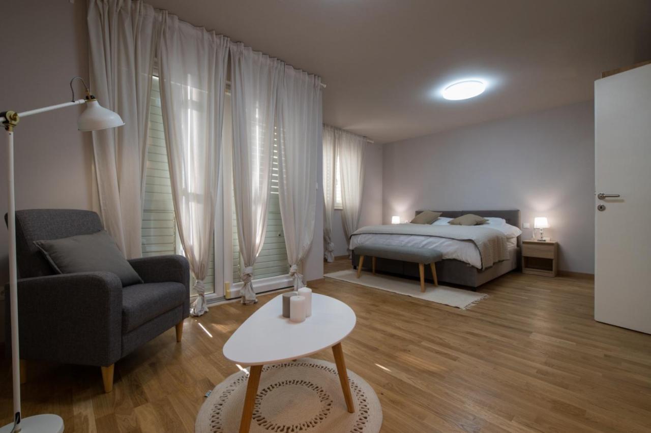 Brand New Aparment With Sea View & Swimming Pool At Ciovo - Villa Fiorentini Trogir Exterior photo