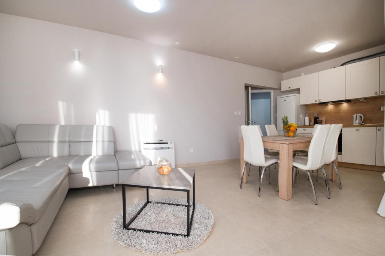 Brand New Aparment With Sea View & Swimming Pool At Ciovo - Villa Fiorentini Trogir Exterior photo