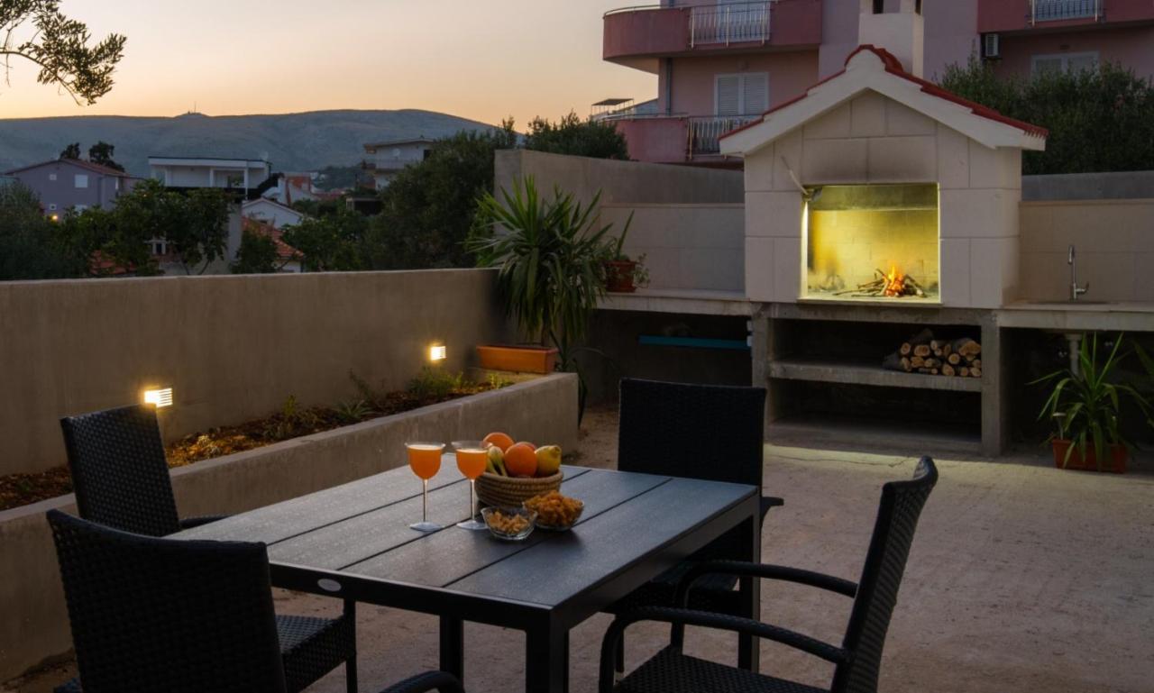 Brand New Aparment With Sea View & Swimming Pool At Ciovo - Villa Fiorentini Trogir Exterior photo